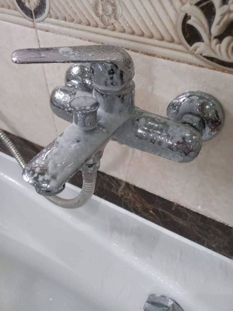 Sen Tắm Bị Rỉ Sét